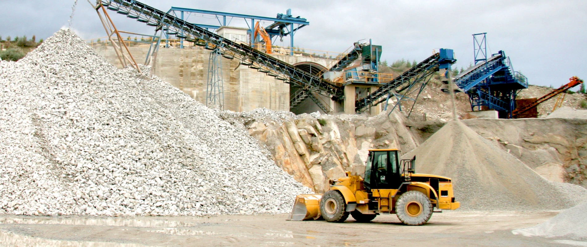 Dolomite powder quarry manufacturer in Rajasthan | Snow Green Minerals